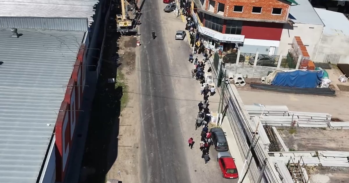Una distribuidora de Ezeiza ofertó 40 vacantes y recibió más de diez cuadras de postulantes antes de las ocho de la mañana